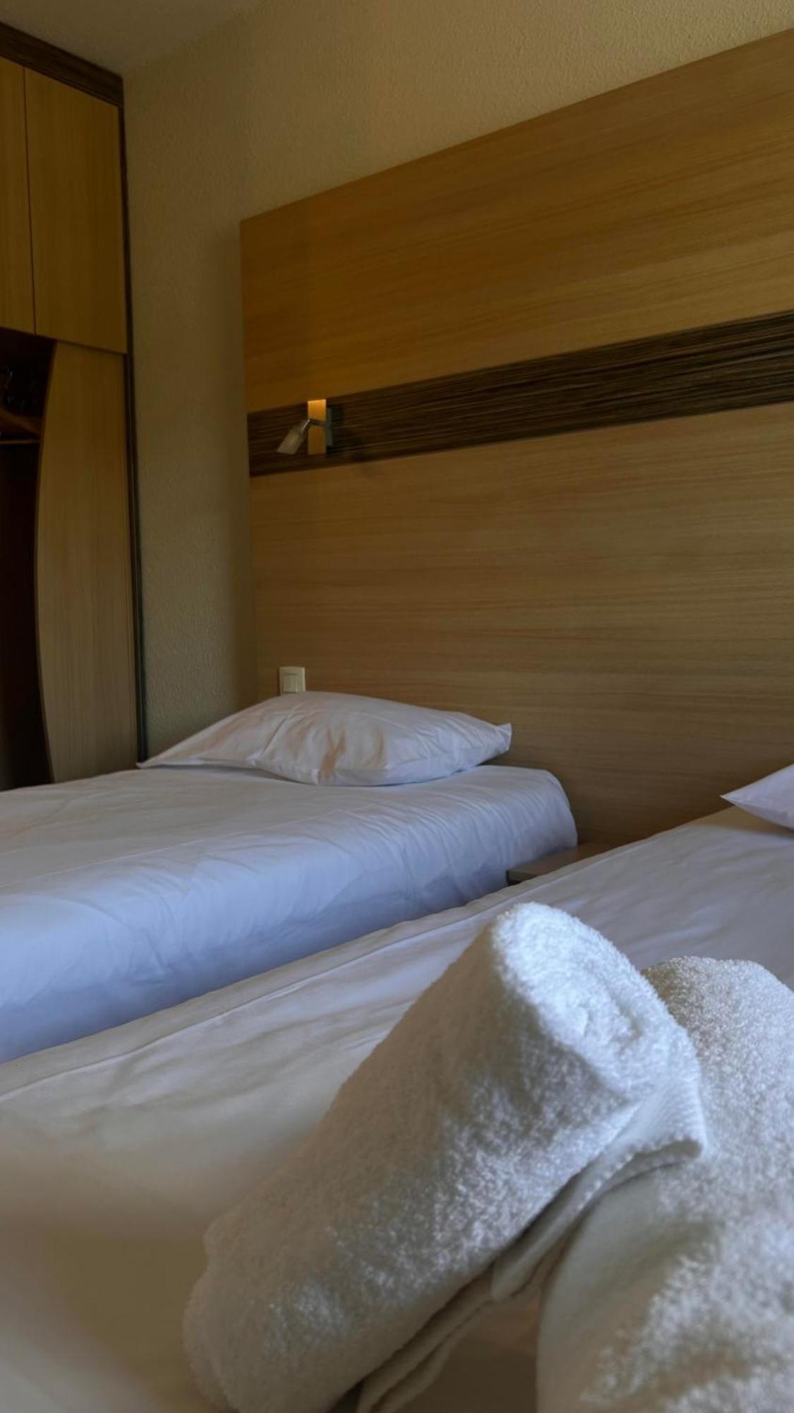 Villy-le-Pelloux Beaujour & Bonsoir Hotel - Restaurant מראה חיצוני תמונה
