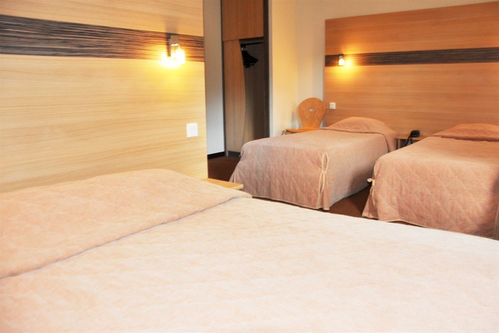 Villy-le-Pelloux Beaujour & Bonsoir Hotel - Restaurant מראה חיצוני תמונה